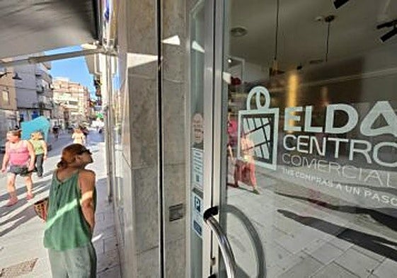 Escaparate de un comercio en Elda.