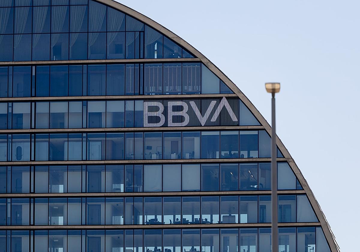 Fachada de la sede del banco BBVA.