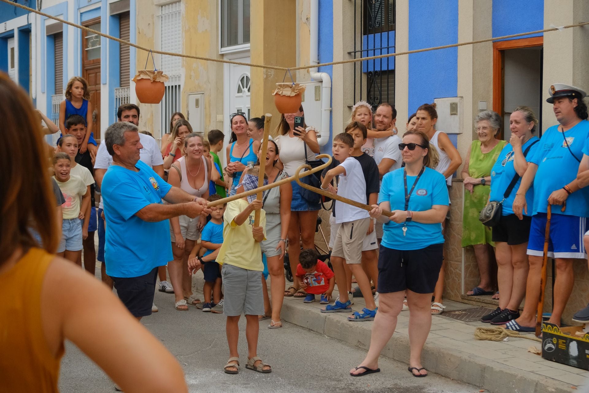 El Raval Roig sigue de fiesta: juegos populares y chocolatada