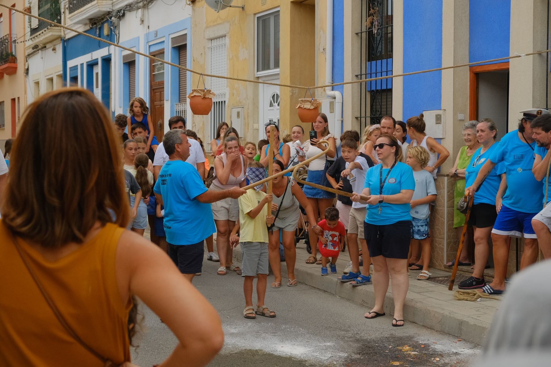 El Raval Roig sigue de fiesta: juegos populares y chocolatada
