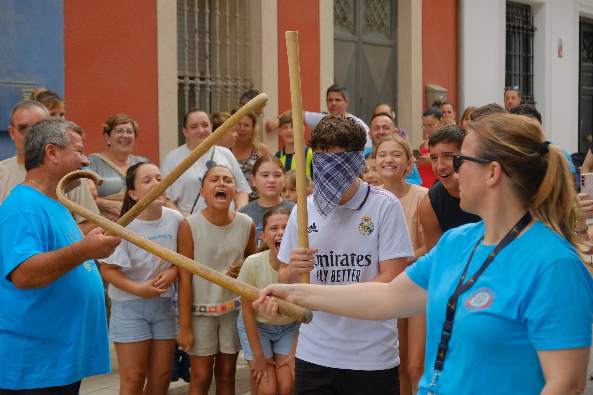 El Raval Roig sigue de fiesta: juegos populares y chocolatada