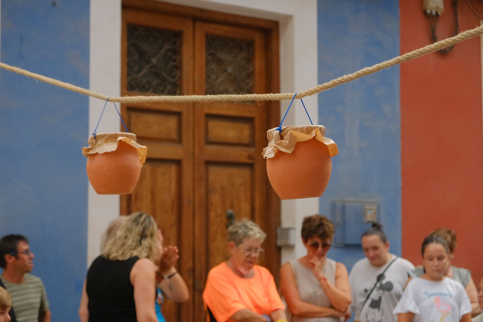 El Raval Roig sigue de fiesta: juegos populares y chocolatada