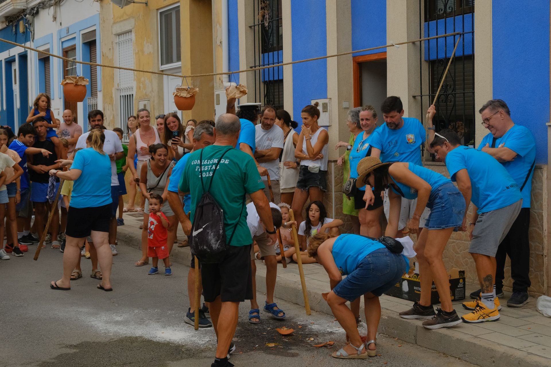El Raval Roig sigue de fiesta: juegos populares y chocolatada