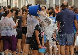 Diversión a cubazos en el Raval Roig