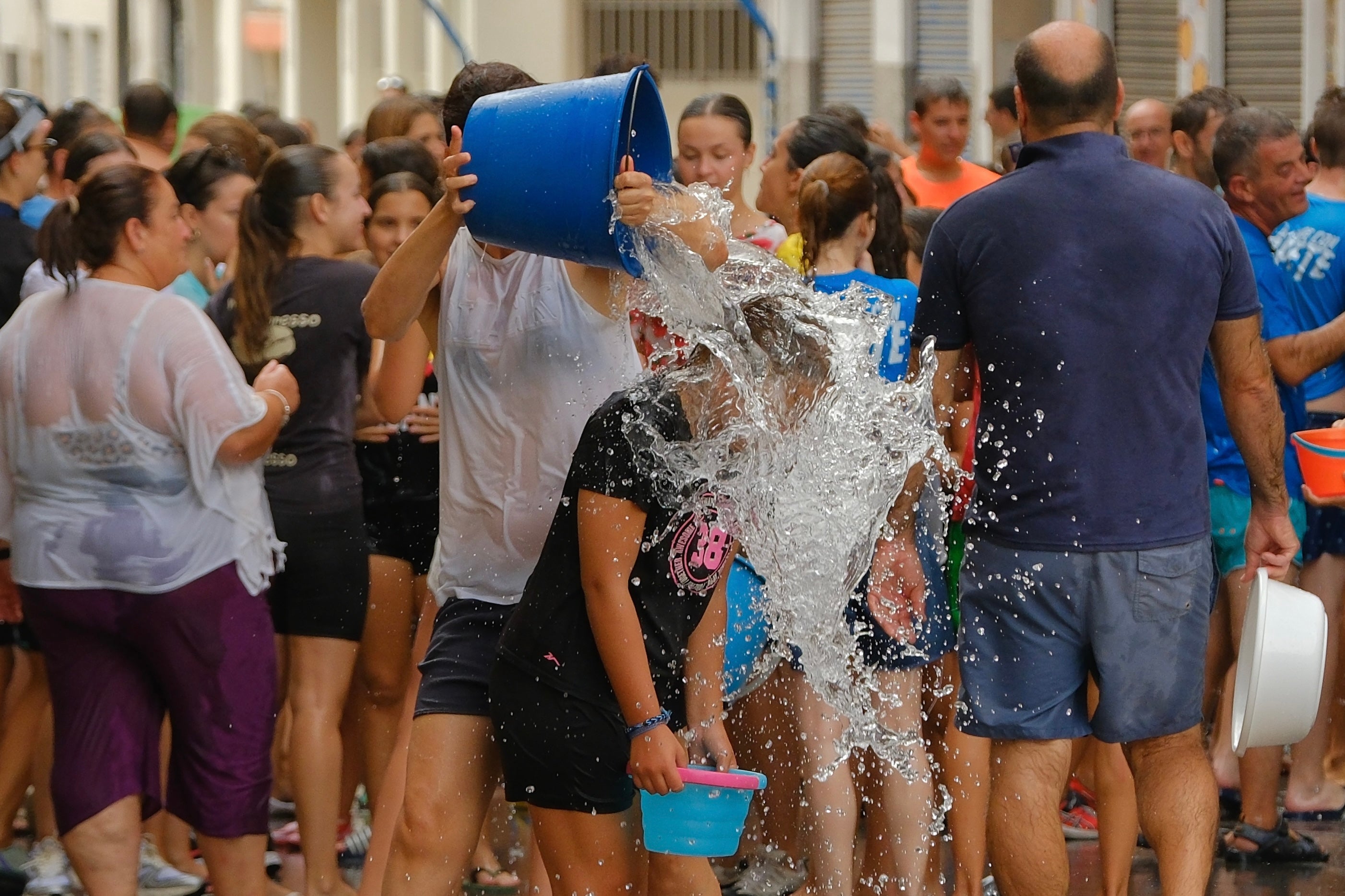 Diversión a cubazos en el Raval Roig