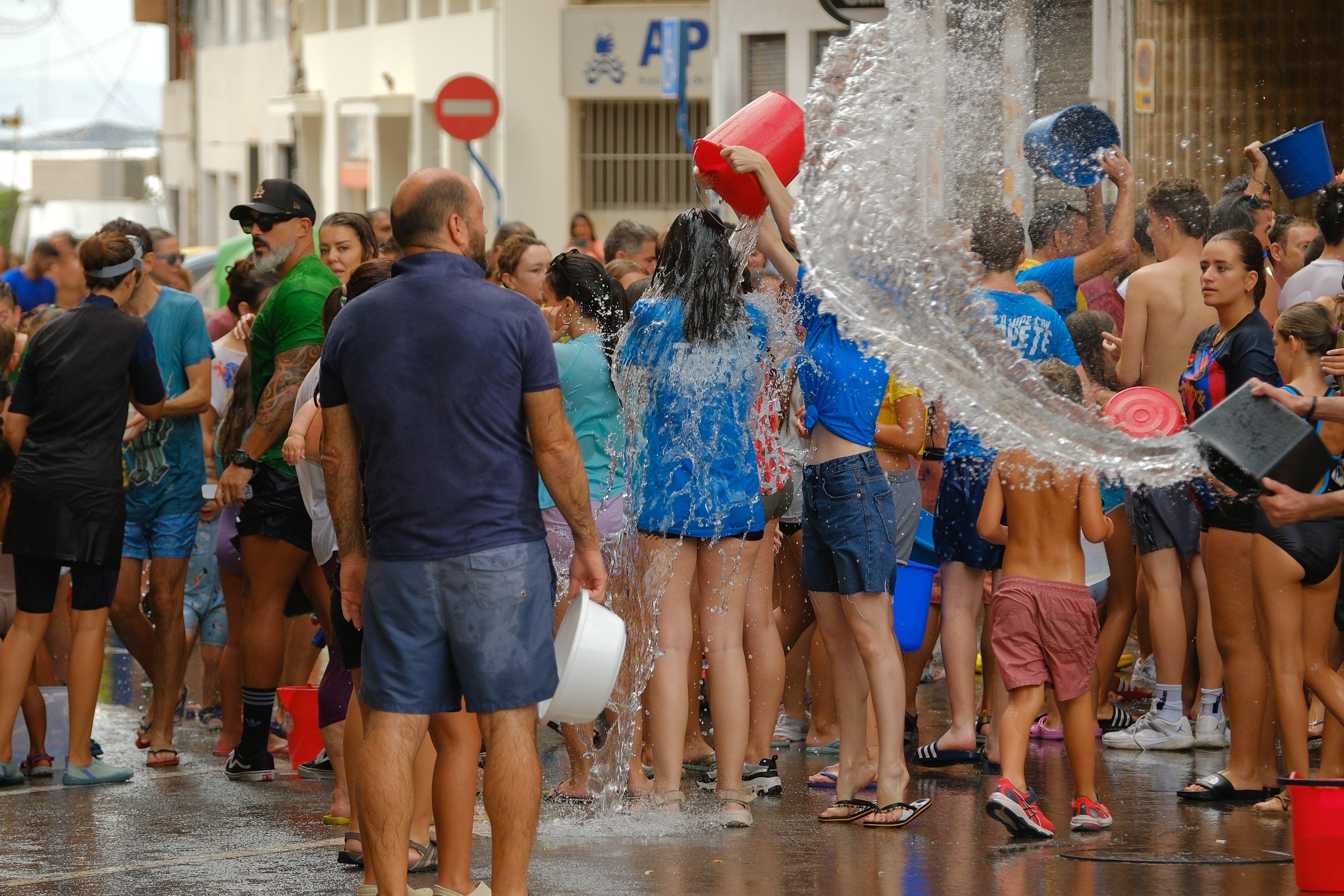 Diversión a cubazos en el Raval Roig