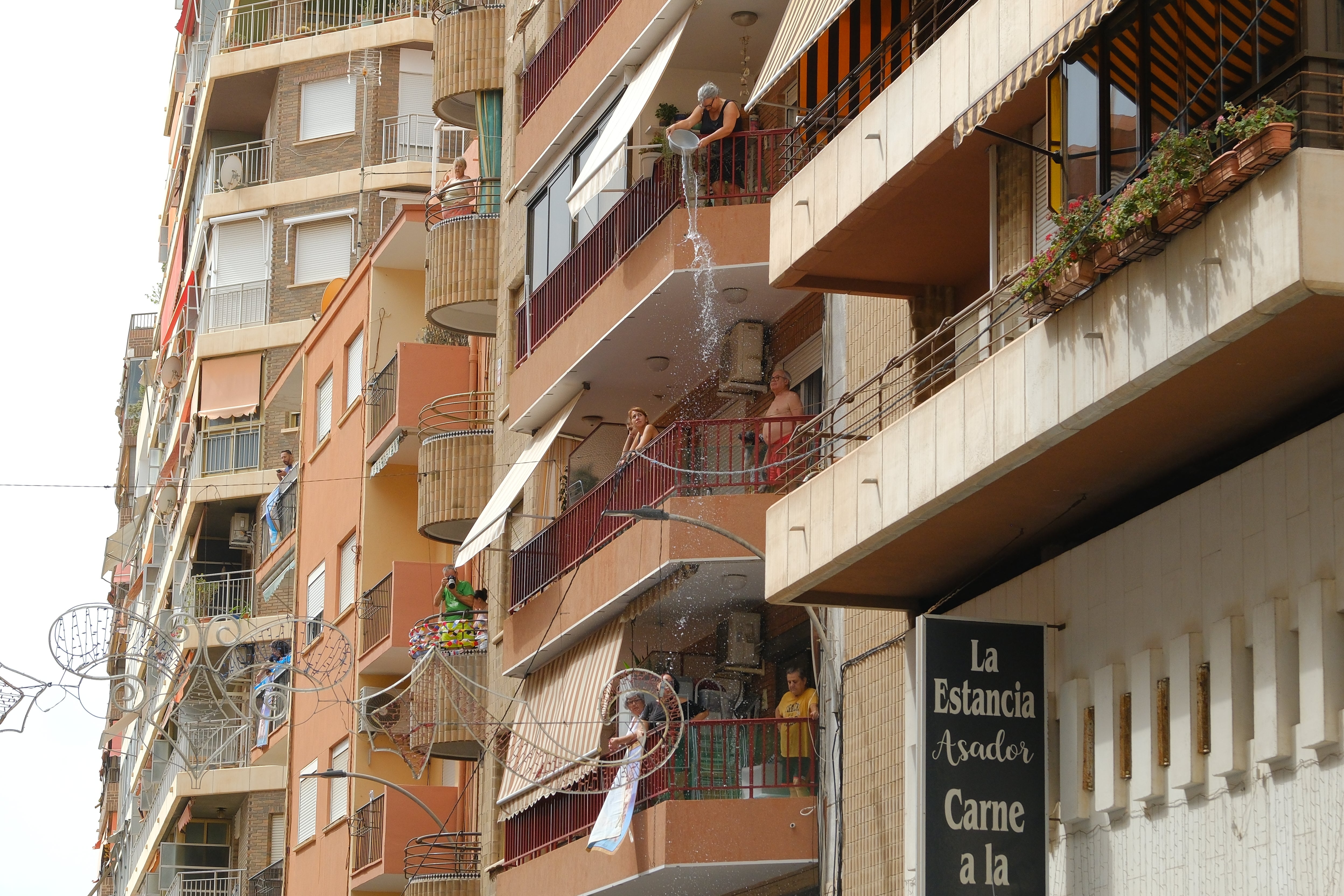 Diversión a cubazos en el Raval Roig
