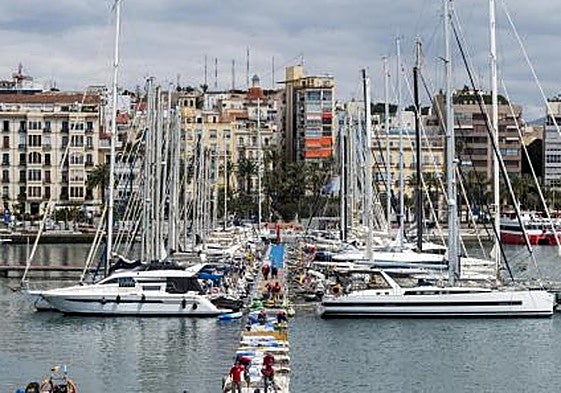 Barcos en el puerto de Alicante.