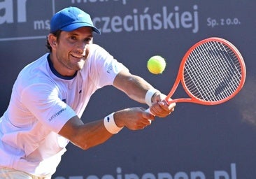 El investigador de la UMH Néstor Vicente lidera la mayor guía internacional sobre nutrición en tenis