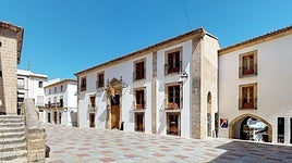 Fachada del Ayuntamiento de Xàbia.