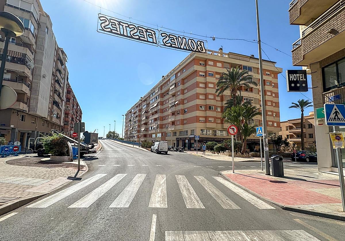 Puente de Benimagrell, desde donde empezarán los desfiles.