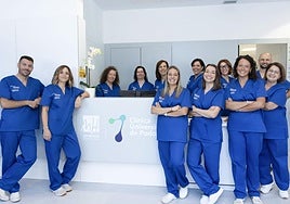 El equipo de profesionales de la nueva Clínica Podológica de la UMH en el campus de Sant Joan d'Alacant.