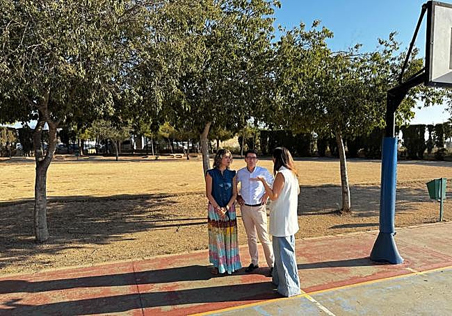 El alcalde y la concejala de Educación visitan los colegios con motivo del inicio escolar.