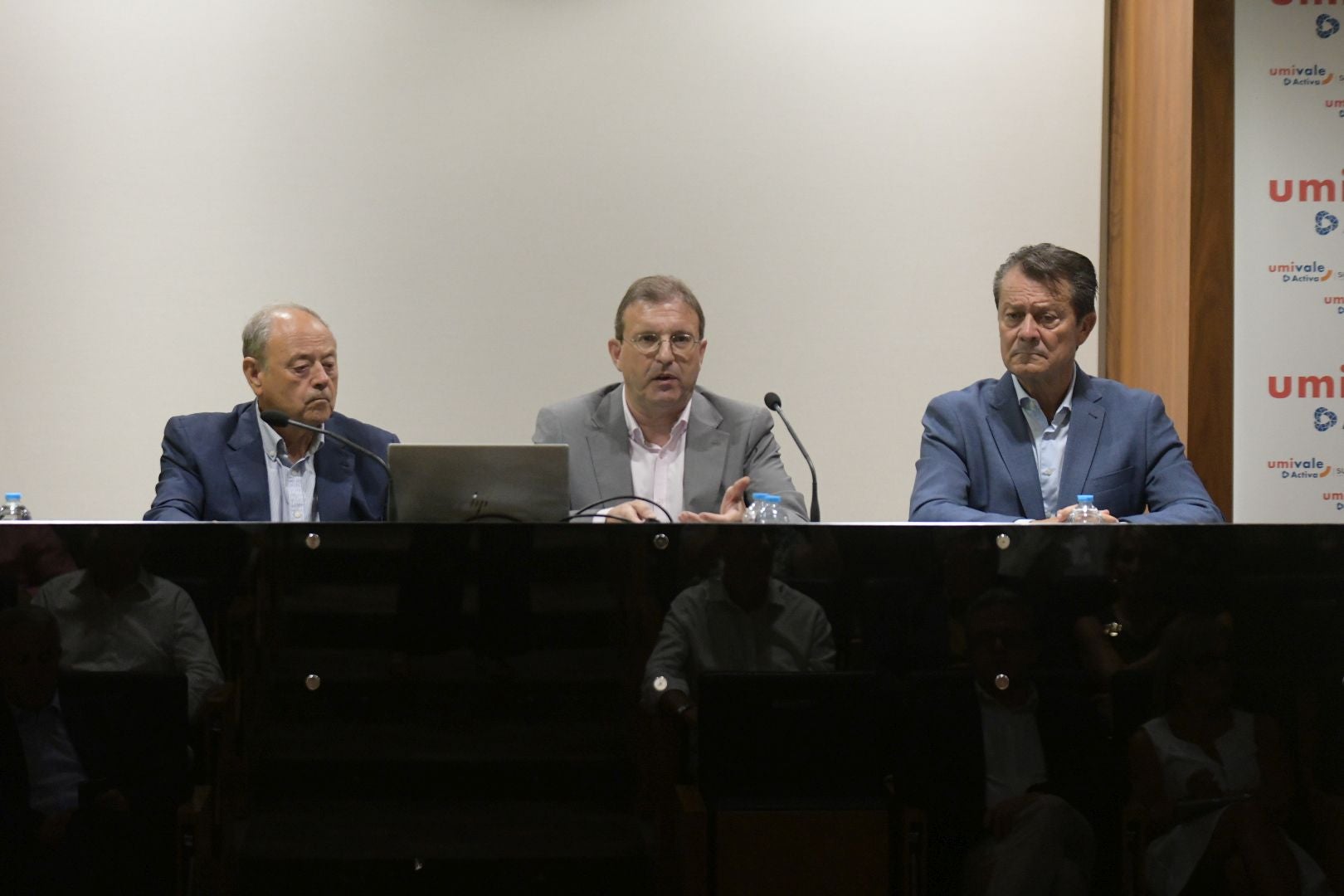 La jornada sobre absentismo laboral celebrada en Elche, en imágenes