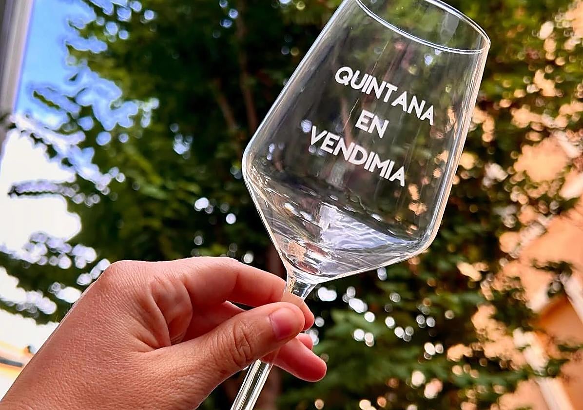 La calle Poeta Quintana de Alicante celebra la fiesta de la vendimia.