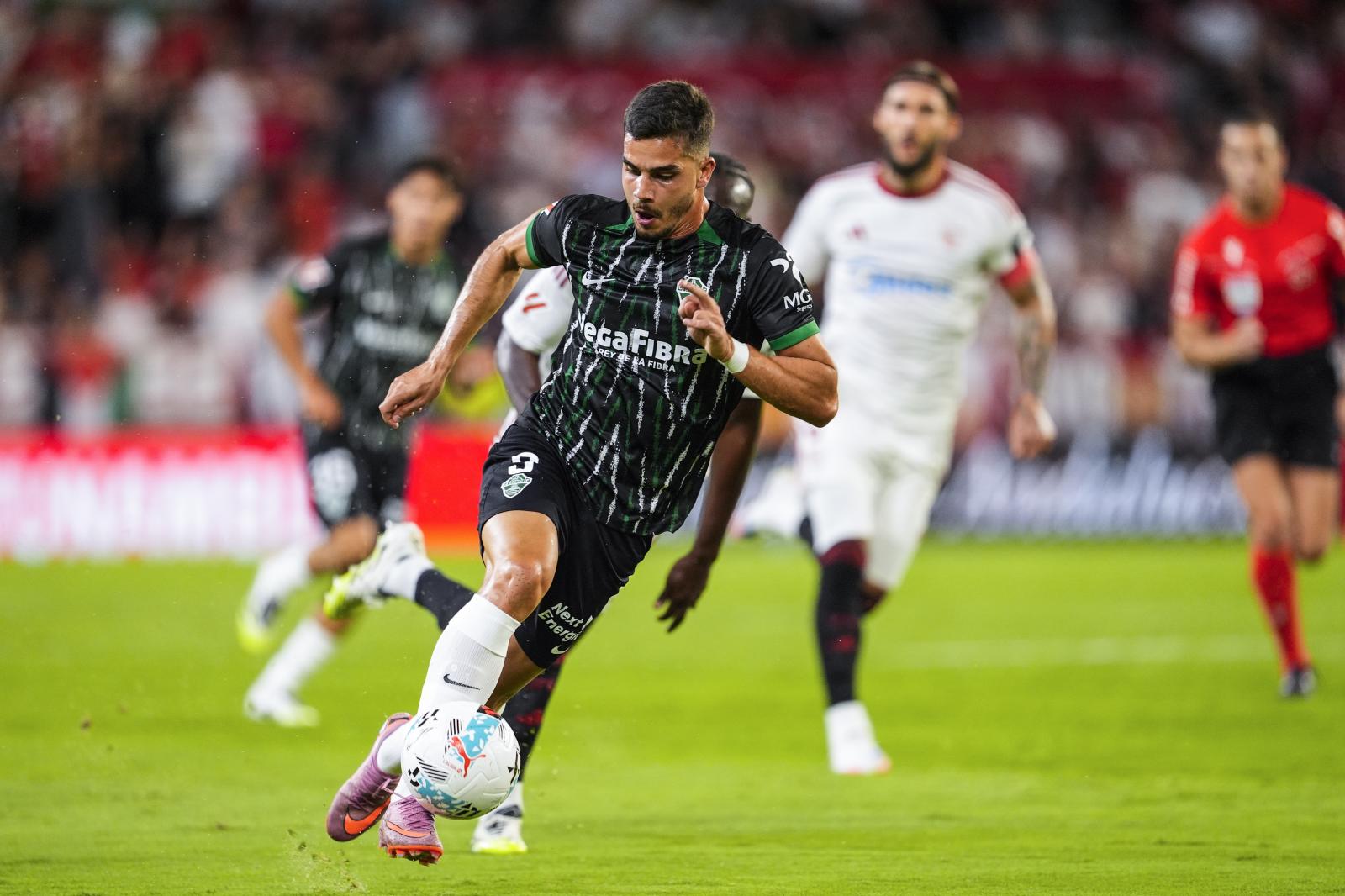 Imagen secundaria 2 - Elche y Sevilla empatan en un duelo marcado por los goles de André Silva y Rafa Mir