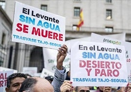 Manifestación de regantes en Madrid contra el cierre del Trasvase Tajo-Segura.