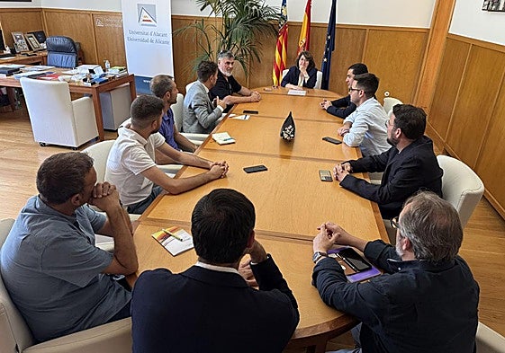 Reunión entre la UA y los alcaldes de los municipios afectados.