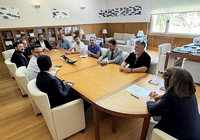Reunión entre la UA y los alcaldes de los municipios afectados.