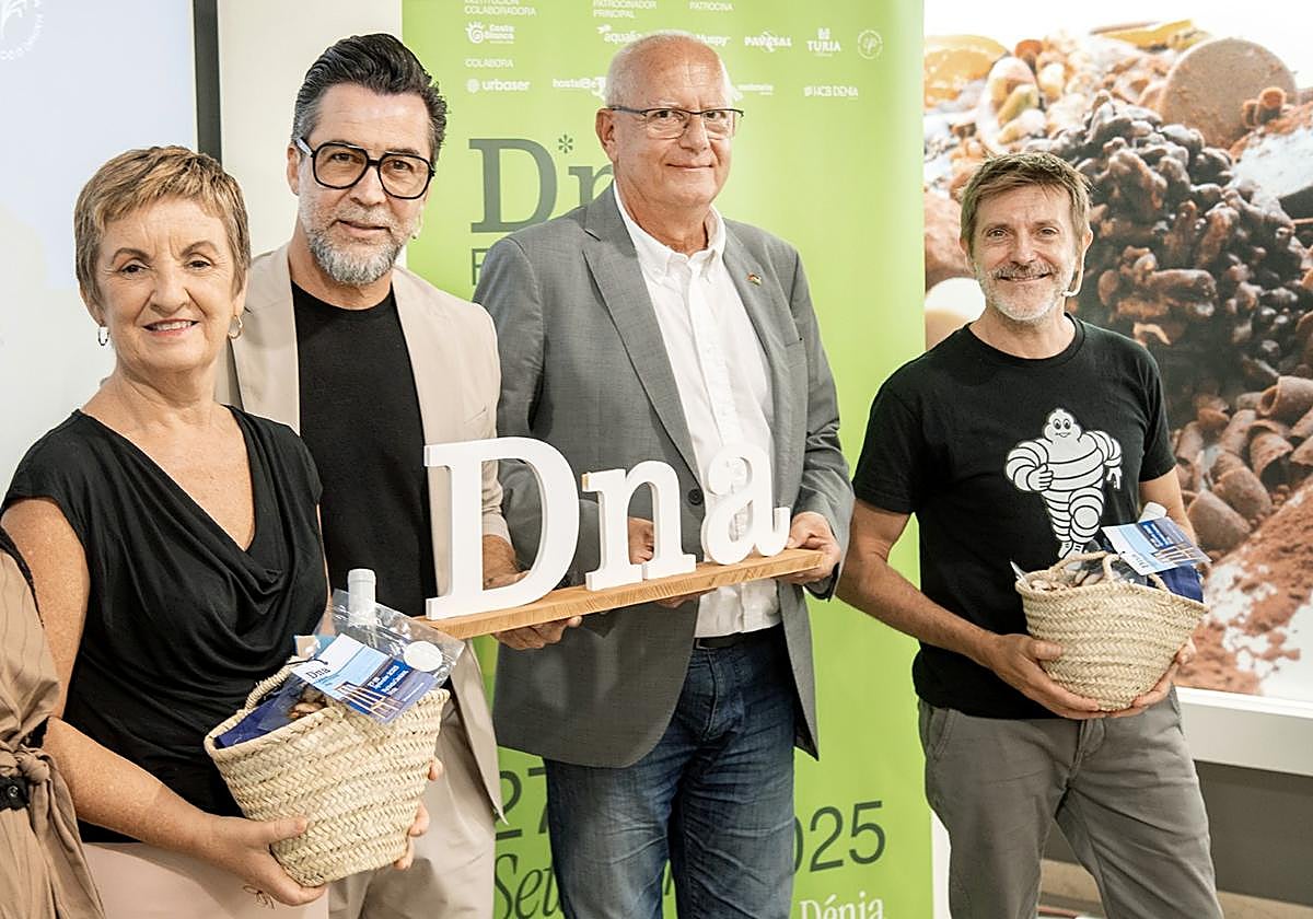 La consellera, Marián Cano; el chef Quique Dacosta; el alcalde de Dénia, Vicent Grimalt, y el dibujante Paco Roca.