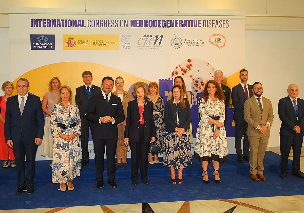 S.M. la Reina Sofía, junto a autoridades y expertos internacionales, durante la inauguración del Congreso Internacional sobre Enfermedades Neurodegenerativas (ICND) celebrado en Elche.