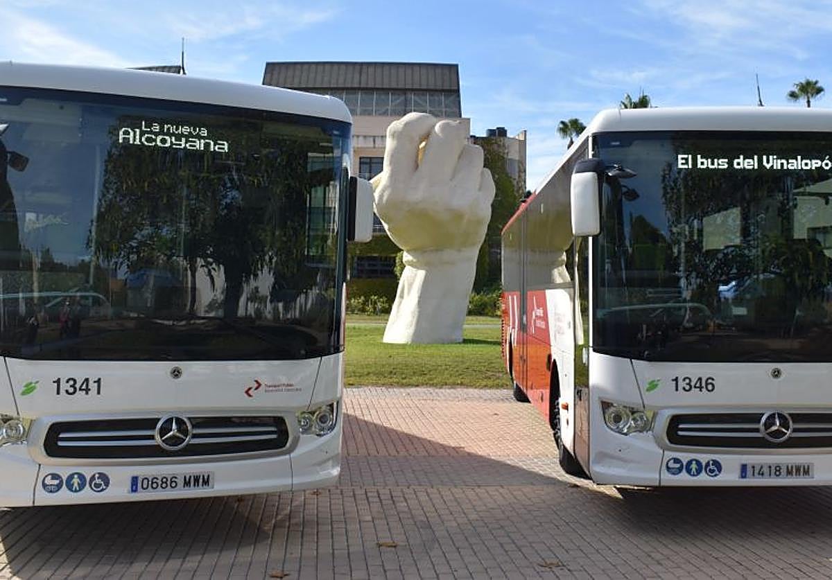 Autobuses de línea en la Univerisidad de Alicante.