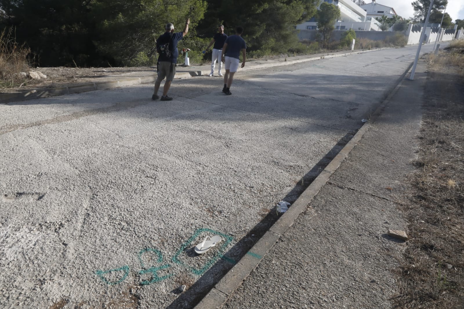 Imagen principal - Calpe decreta tres días de luto oficial por las muertes de un bebé y una niña de cuatro años