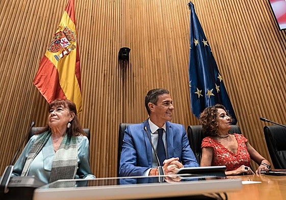 Pedro Sánchez preside la reunión interparlamentaria del Grupo Socialista