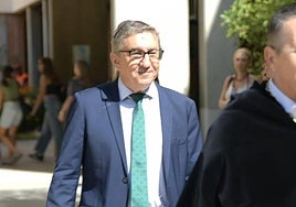 El conseller José Antonio Rovira este martes en la UA.