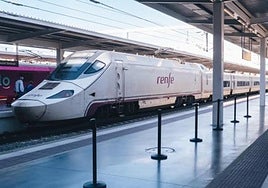 Tren en la terminal ferroviaria de Alicante.