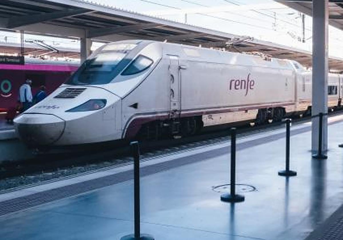 Tren en la terminal ferroviaria de Alicante.