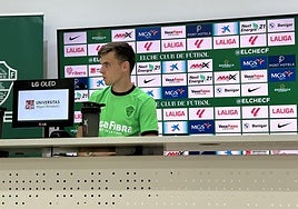 Aleix Febas atiende a los medios este miércoles en el Martínez Valero.