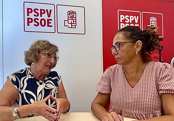 La portavoz del PSOE, Ana Barceló, y la portavoz adjunta, Trini Amorós.