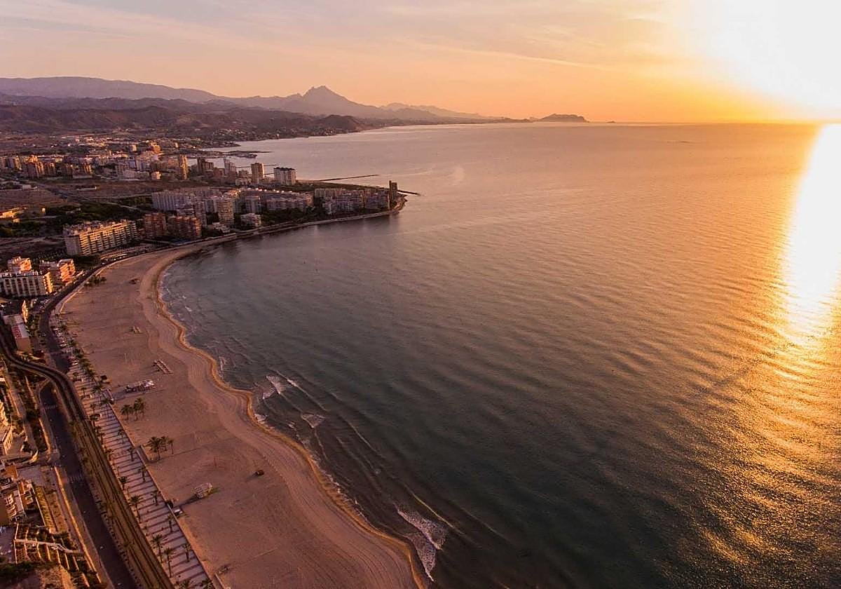 La playa de Muchavista, a vista de pájaro.