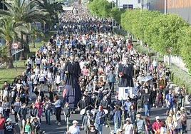 Romeros en la pasada peregrina de la Santa Faz.