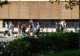 Estudiantes en la Universidad de Alicante.