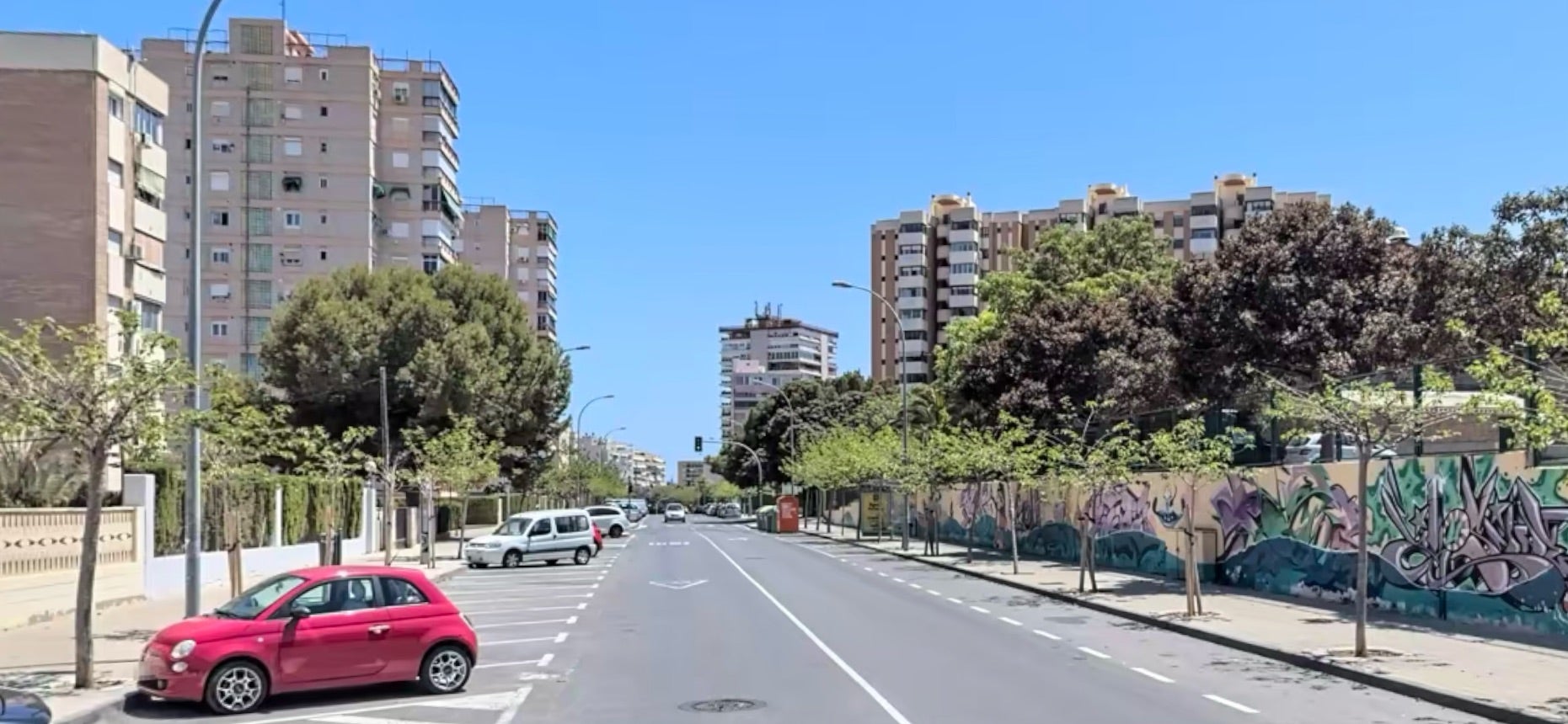 Una de las calles de la Albufereta con cortes de luz.