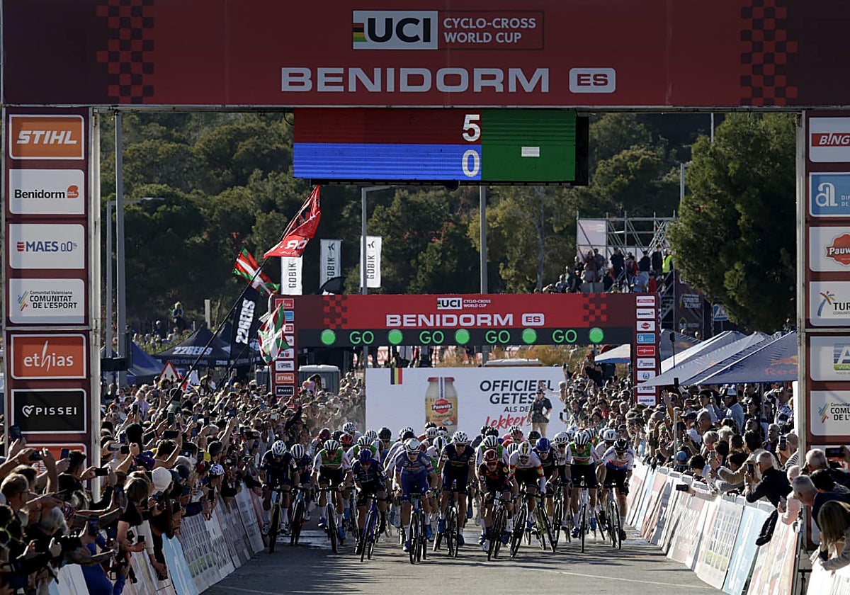 Imagen de la salida de la prueba élite masculina de 2025