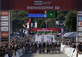 Imagen de la salida de la prueba élite masculina de 2025