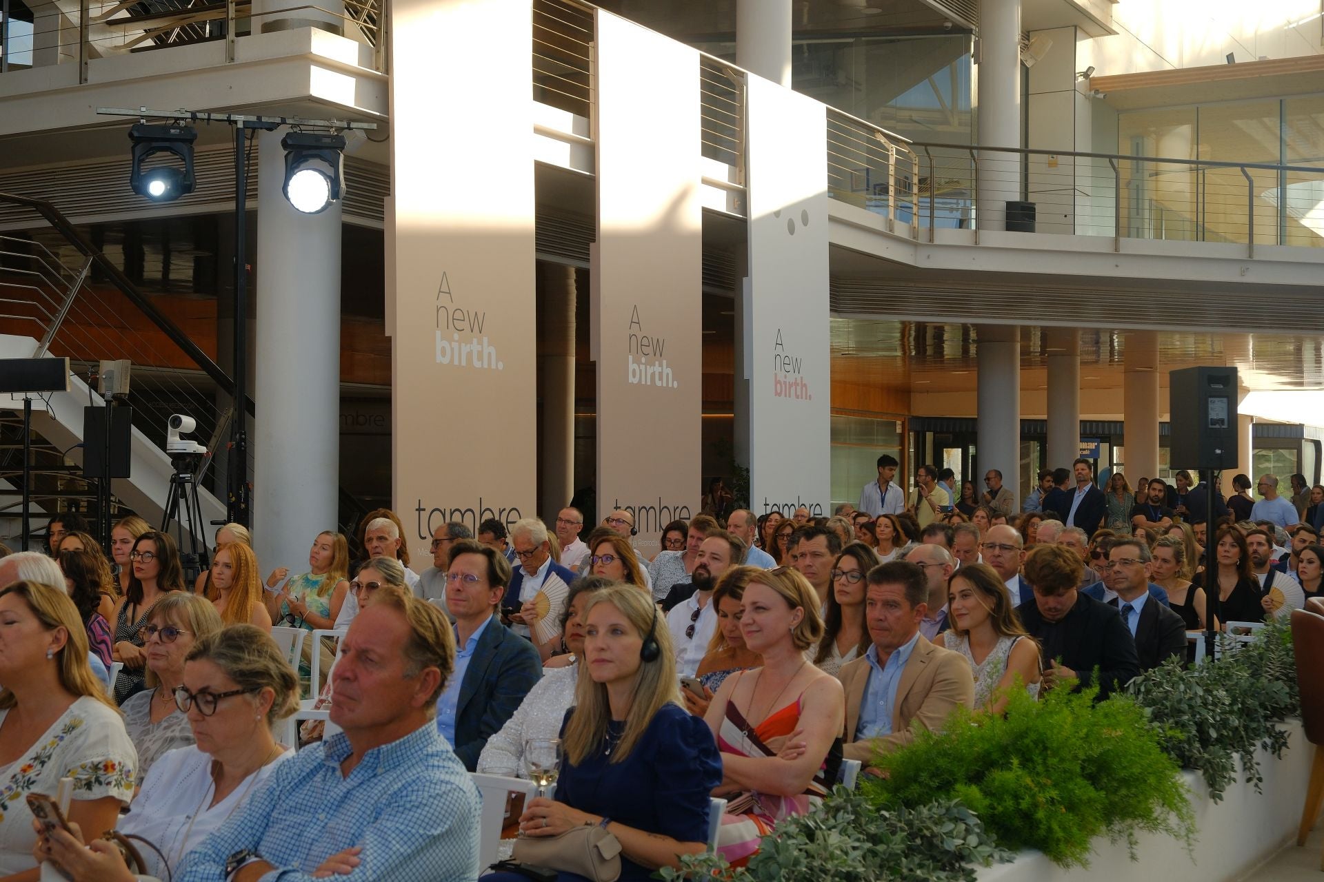 La clínica de fertilidad Tambre abre sus puertas en Alicante con una velada para recordar