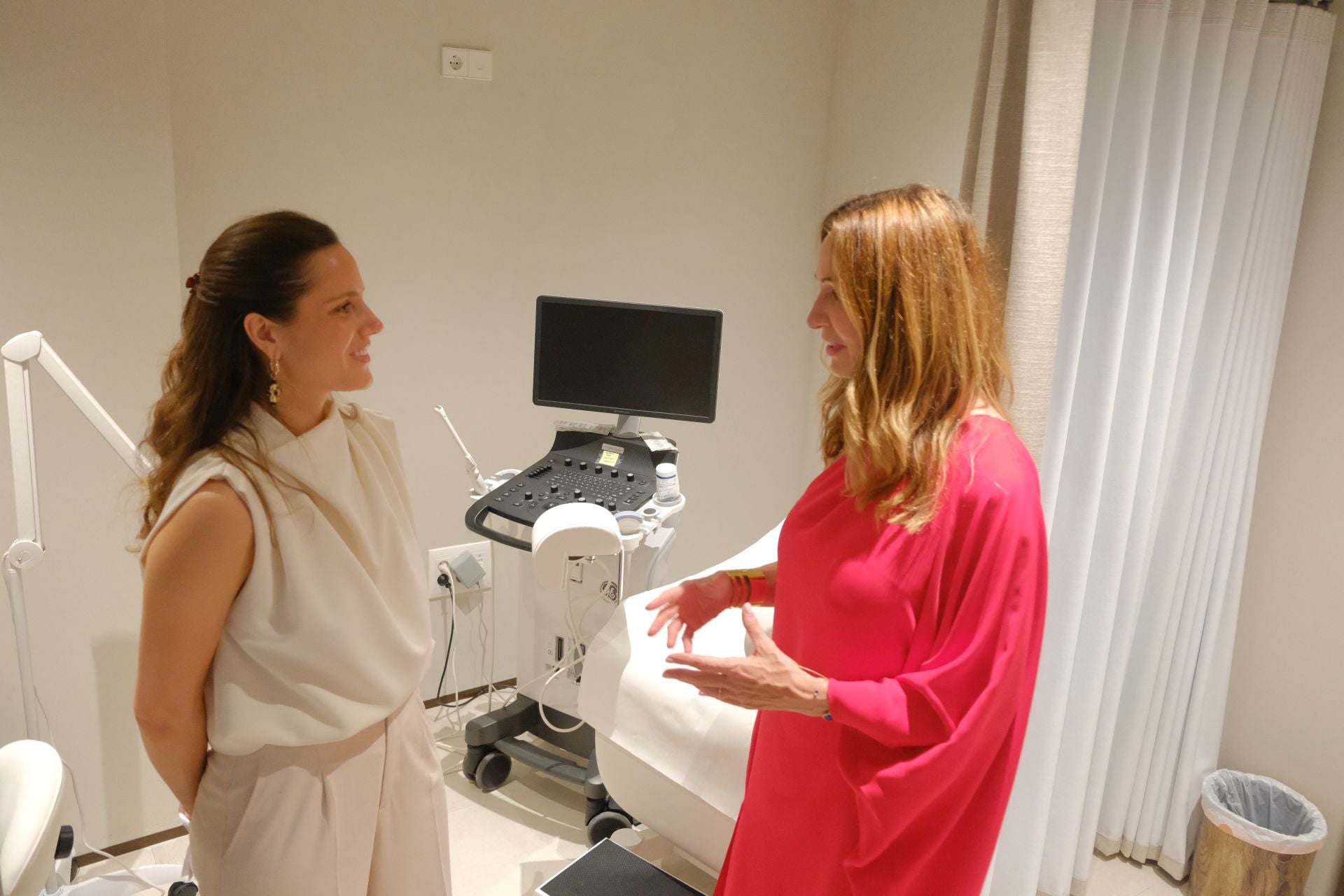 La clínica de fertilidad Tambre abre sus puertas en Alicante con una velada para recordar