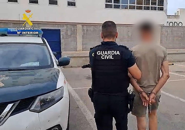Detención por la Guardia Civil.