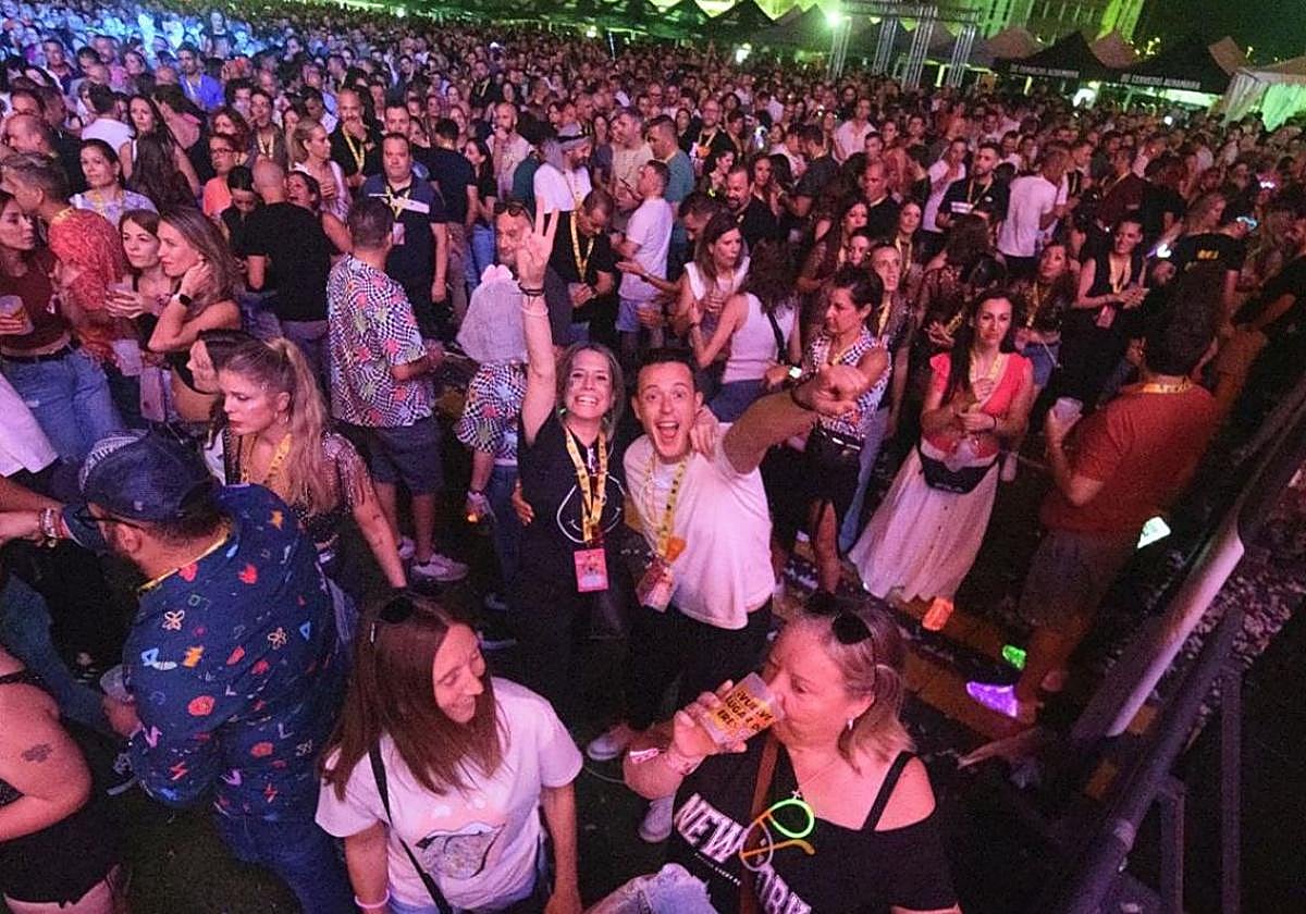 Asistentes del festival Love The Twenties, en octubre de 2024.
