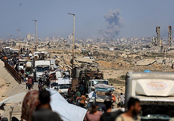 Evacuación civil de Gaza ante los bombardeos israelíes.