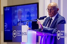 Josep Oliu durante una conferencia.