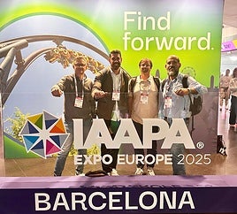 Delegación de ambos parques en la feria.