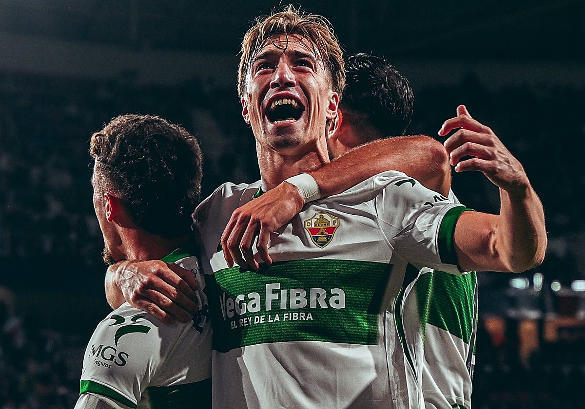 Affengruber celebra el gol de Pedrosa en el descuento.