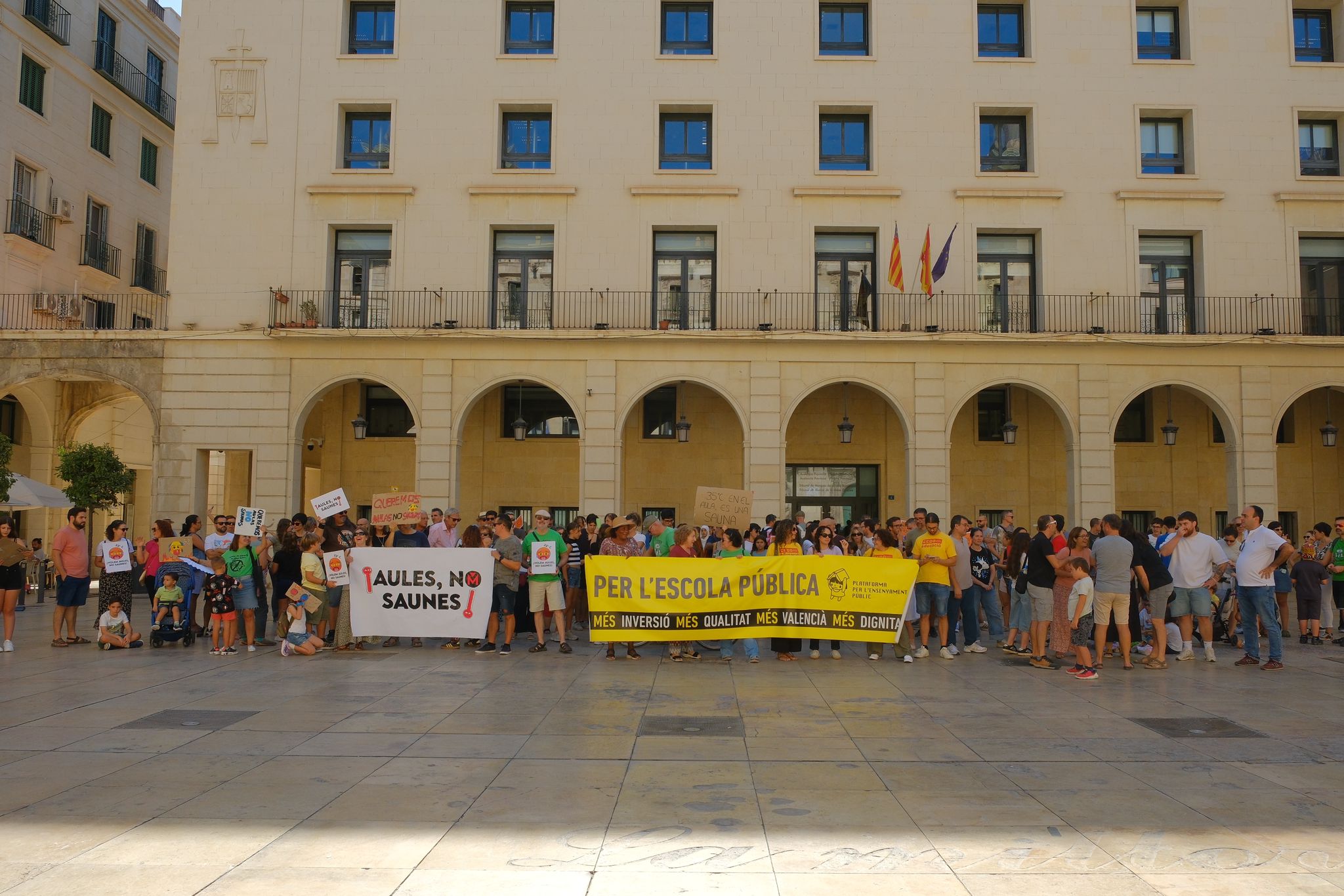 Protestas contra el calor en las aulas de Alicante