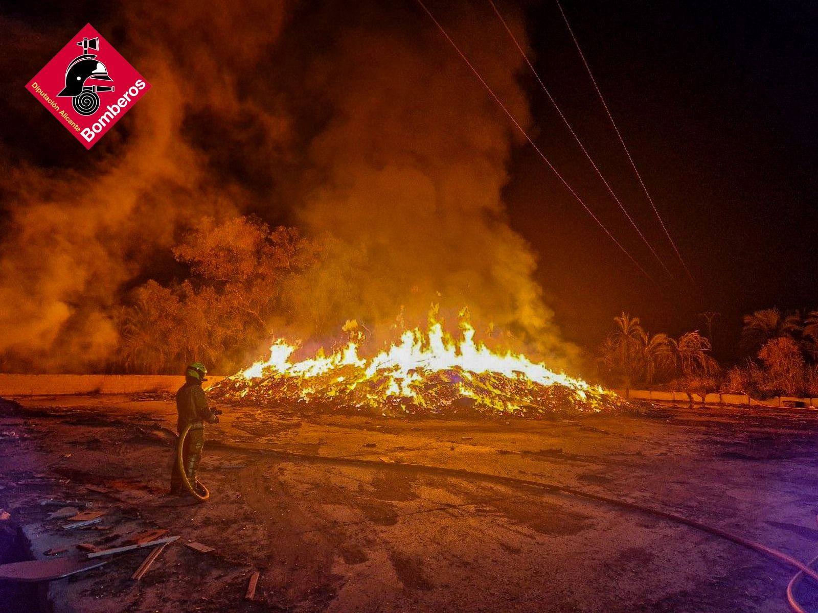 Fire at the Crevillent landfill.