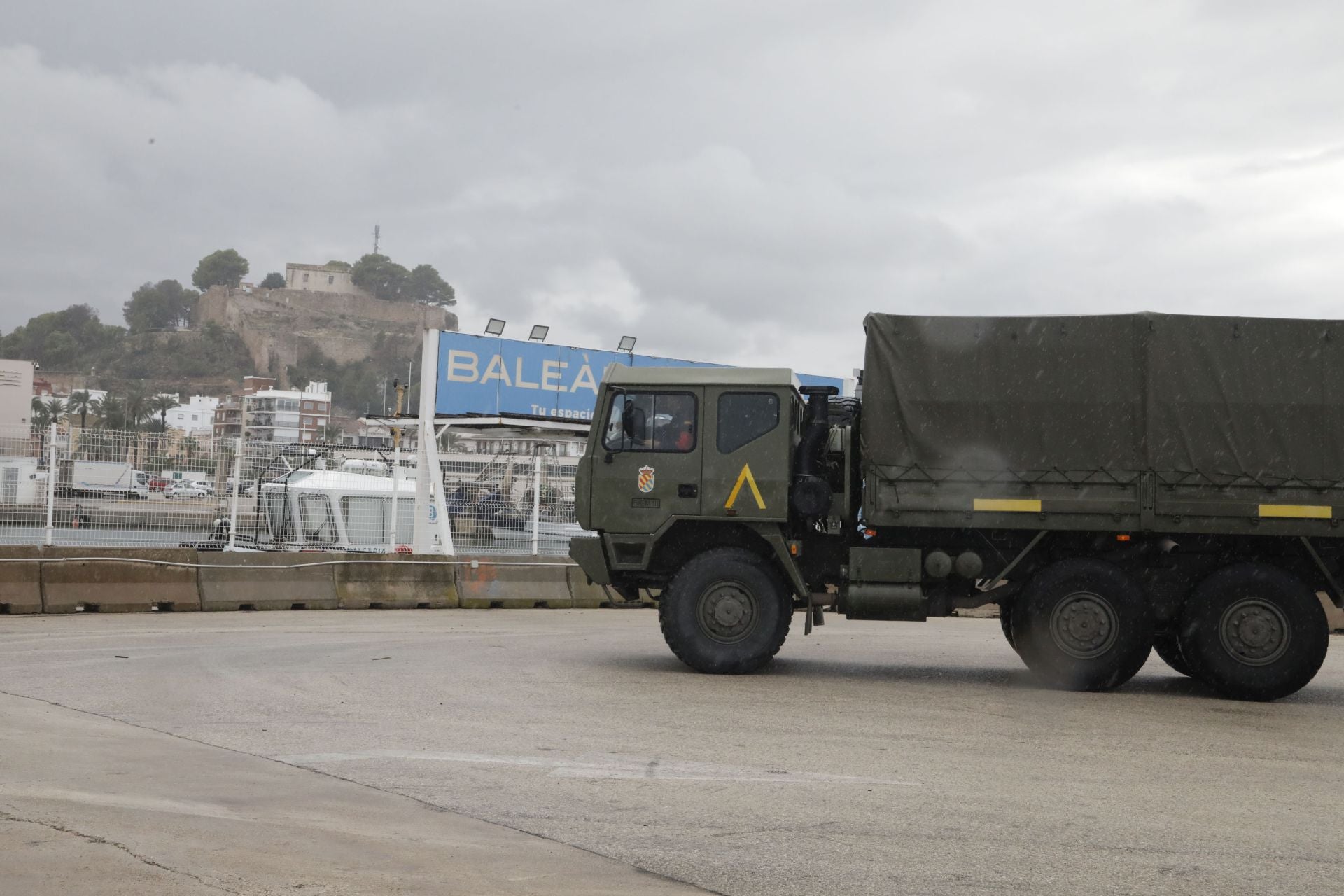 La UME embarca en el norte de Alicante rumbo a Ibiza para afrontar las graves inundaciones
